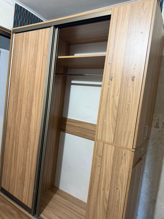 Продам вместительный шкаф — 35 000 тг