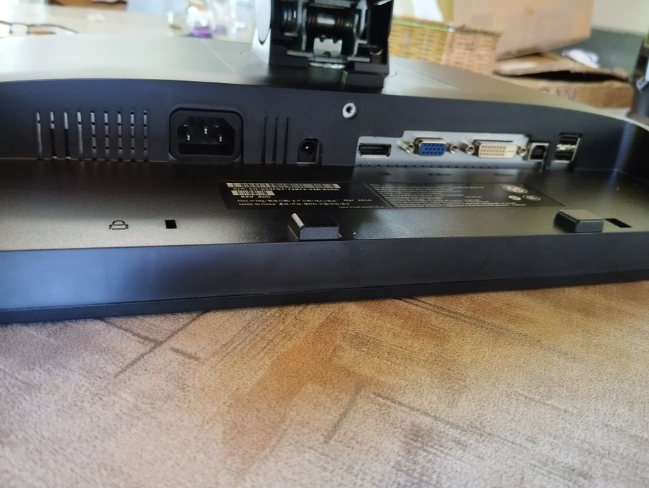 Vând un monitor Dell