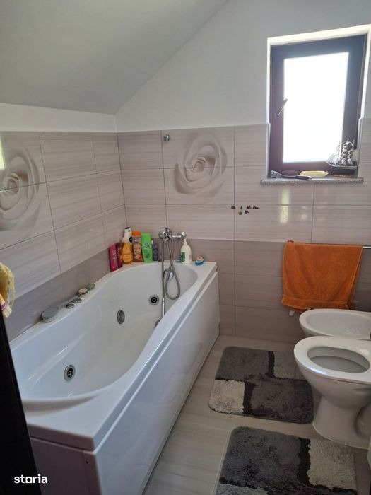 Casa cu etaj la Hudum
