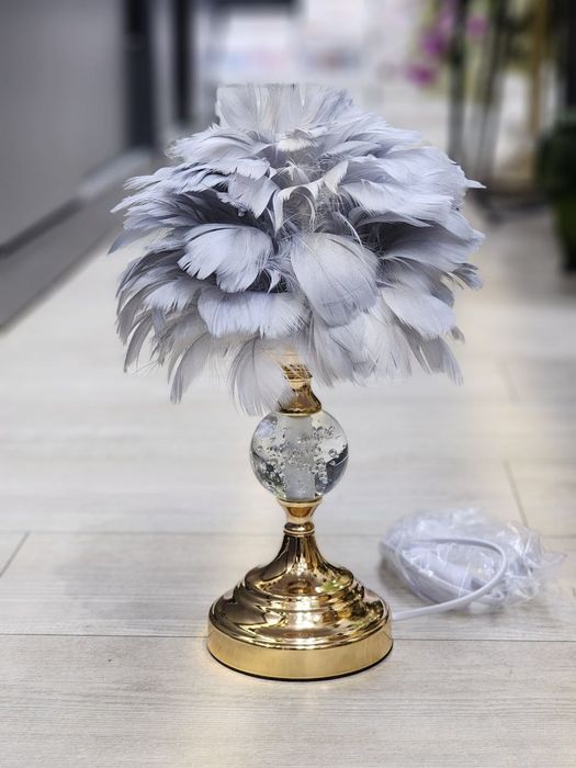 Светодиодная настольная лампа с перьями