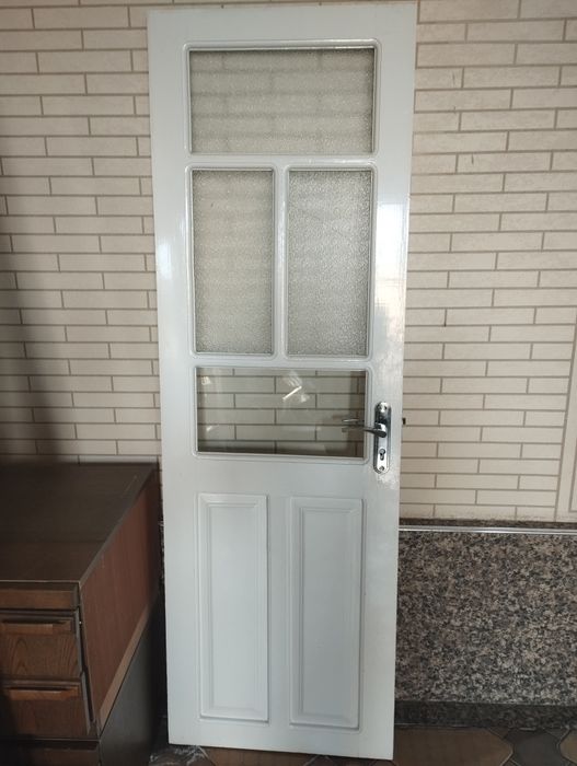 Дверьи межкомнатные б/у