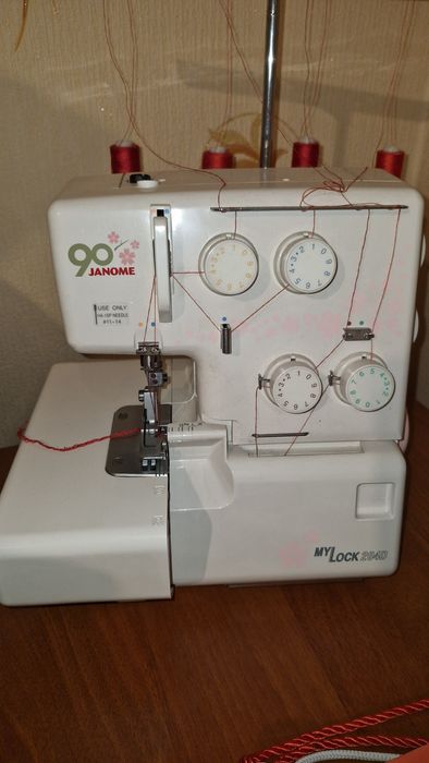 Оверлог ЖАНОМ в отлично  состоянии