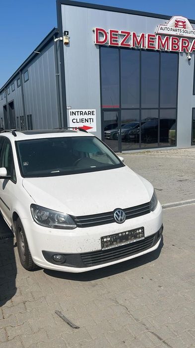 Dezmembram Volkswagen Touran 1.6 diesel din 2012