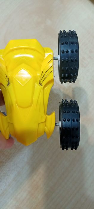 Инерционая каскадёрская машинка