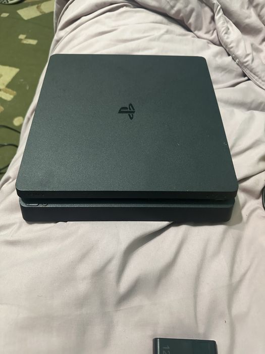 Playstation 4 slim