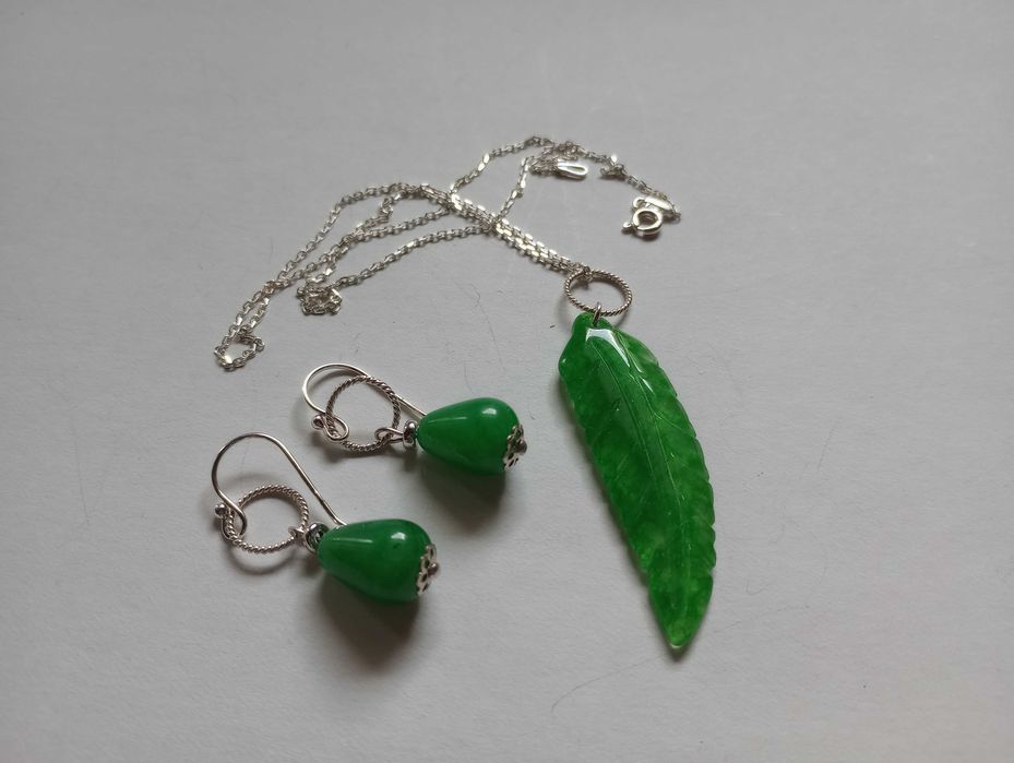 set argint si jad verde natural,cercei si lantisor cu pandantiv