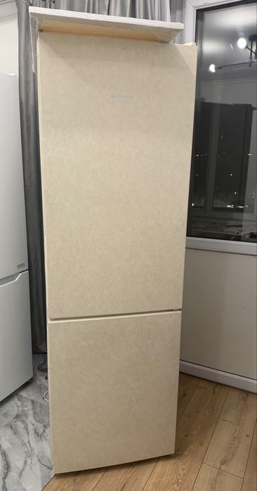 Холодильник Hotpoint Ariston