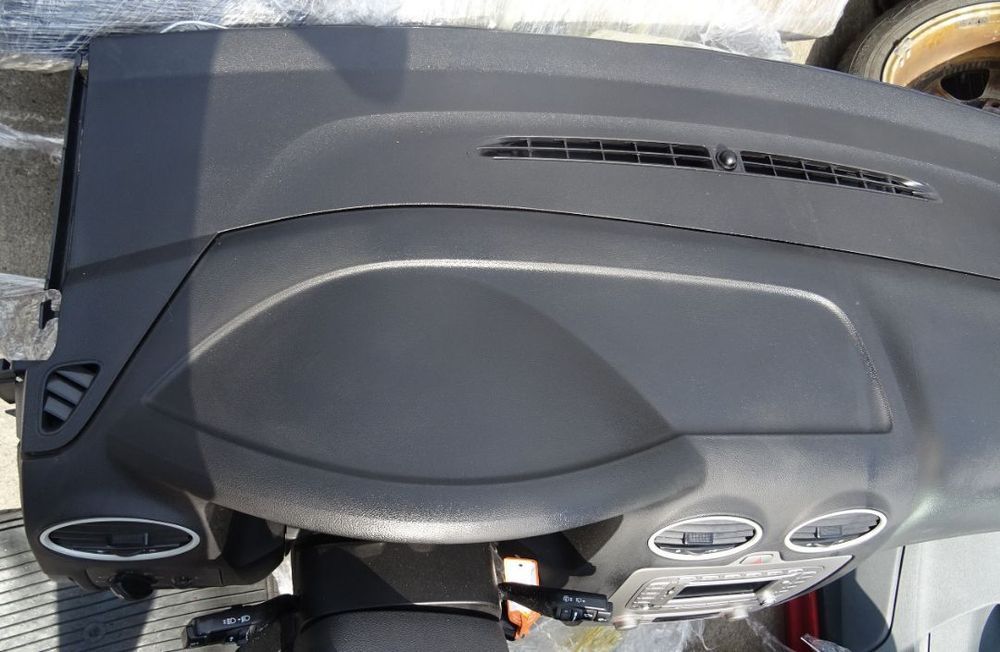 Plansa de bord Ford Focus 2 din 2010 facelift cu airbag volan si pasager volan pe stanga