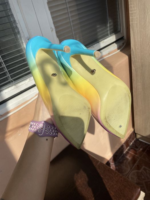 Обувки на висок ток