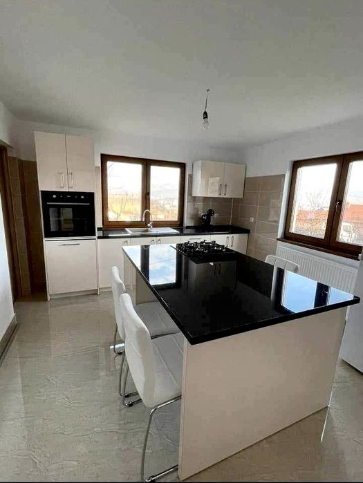 Vând casa cu teren in Toplita, zona Banffy