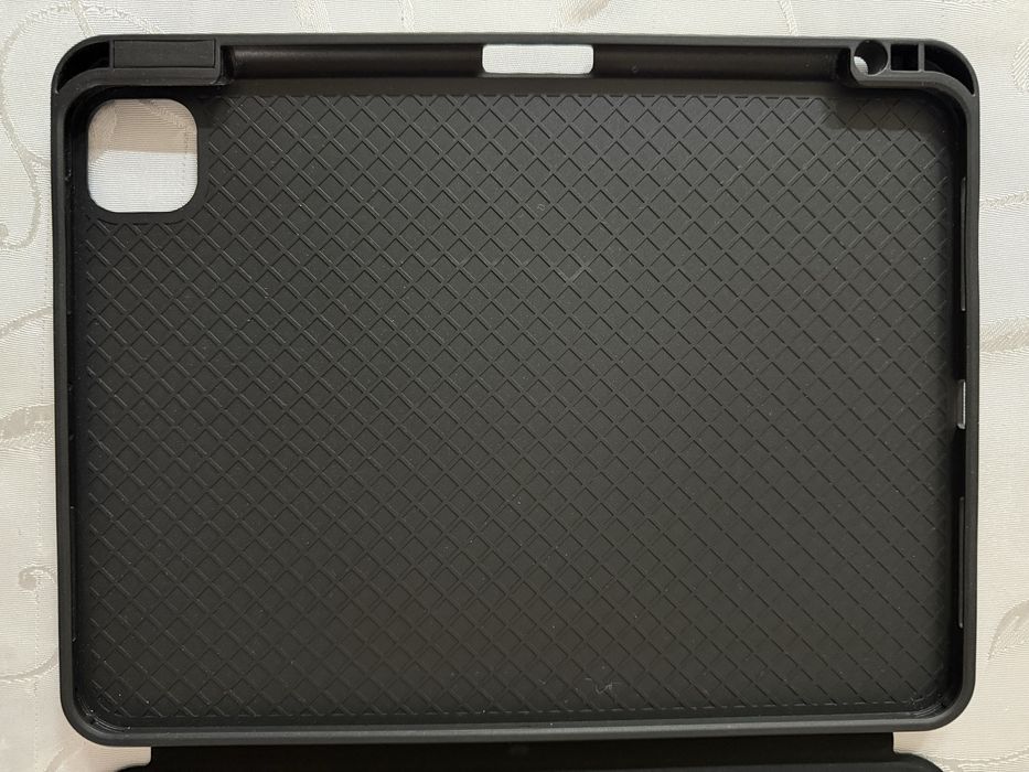 Продам чехол на ipad pro 11