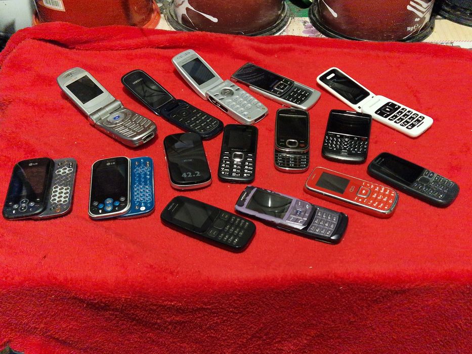 Telefon pentru colecție fara baterie si încărcător
