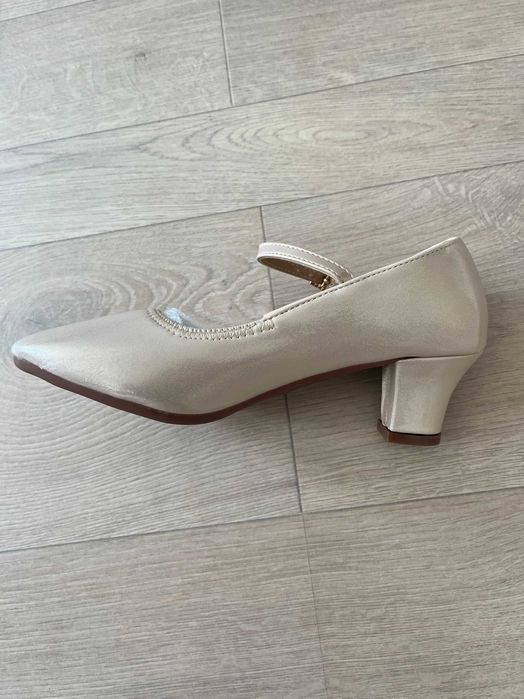 Детски обувки с токче