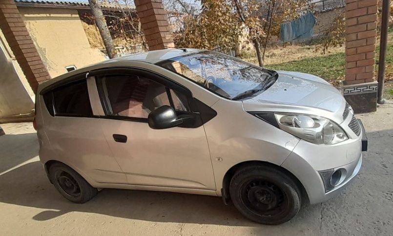 Продам спарк 2012 года.