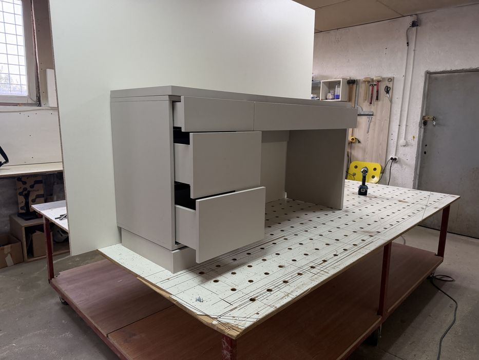 Birou cu rolbox 4 sertare H775 L1500/500 pal egger glisiere blum tandem culoare  gri, manerele sunt din mdf vopsit!