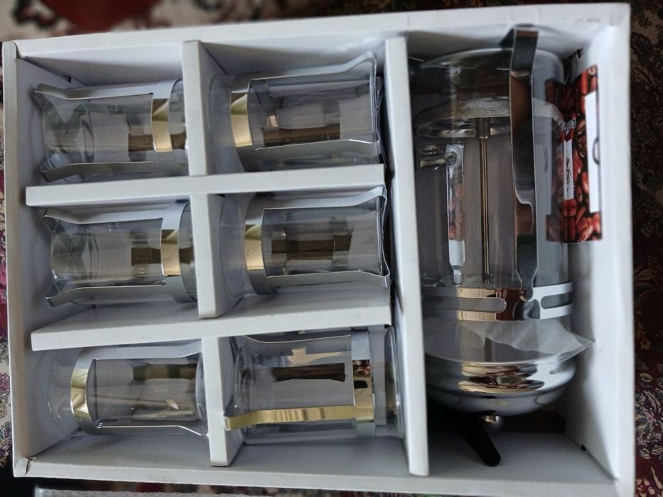 Kofe va choy damlanadigan choynak sotiladi