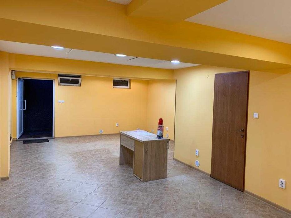 Spatiu comercial/birou ultracentral vizavi de magazinul Sugas demisol