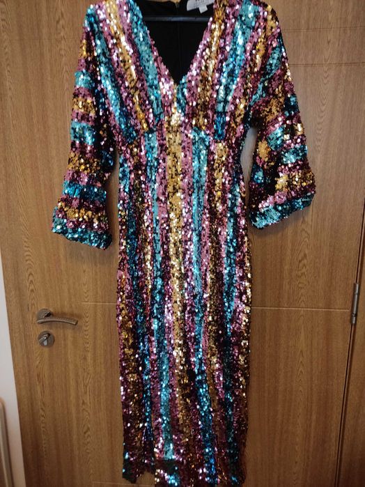 Дълга рокля с шарени пайетии