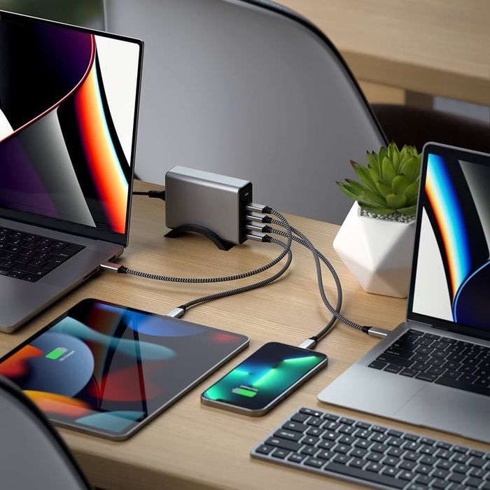 Зарядно Satechi 165W, 4-PORT PD, Технология Gallium Nitride