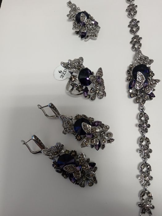 Продам украшения женские