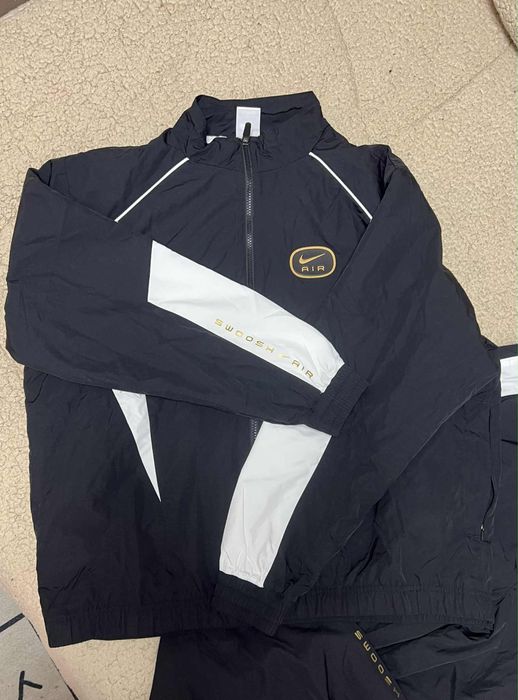 Trening nou marinea M,este nou cu eticheta ,cumparat un cadou neoferit