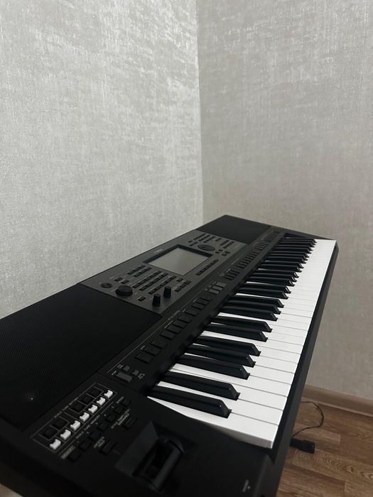 Продам YAMAHA PSR A5000 с программой