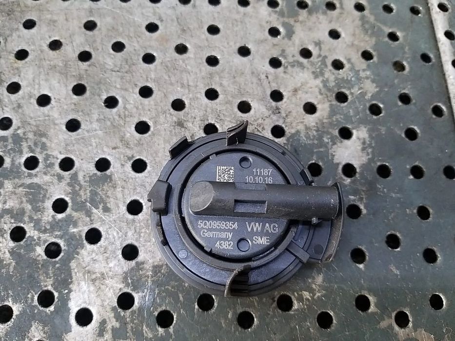 Senzor impact dreapta fata vw touran 3 5q0959354