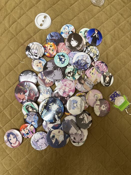 продам значки (разные фандомы)