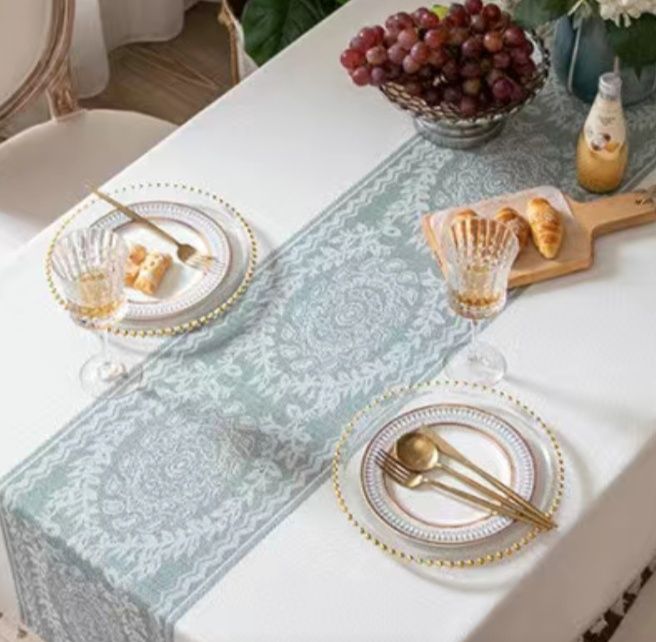 Скатерти новые новые.