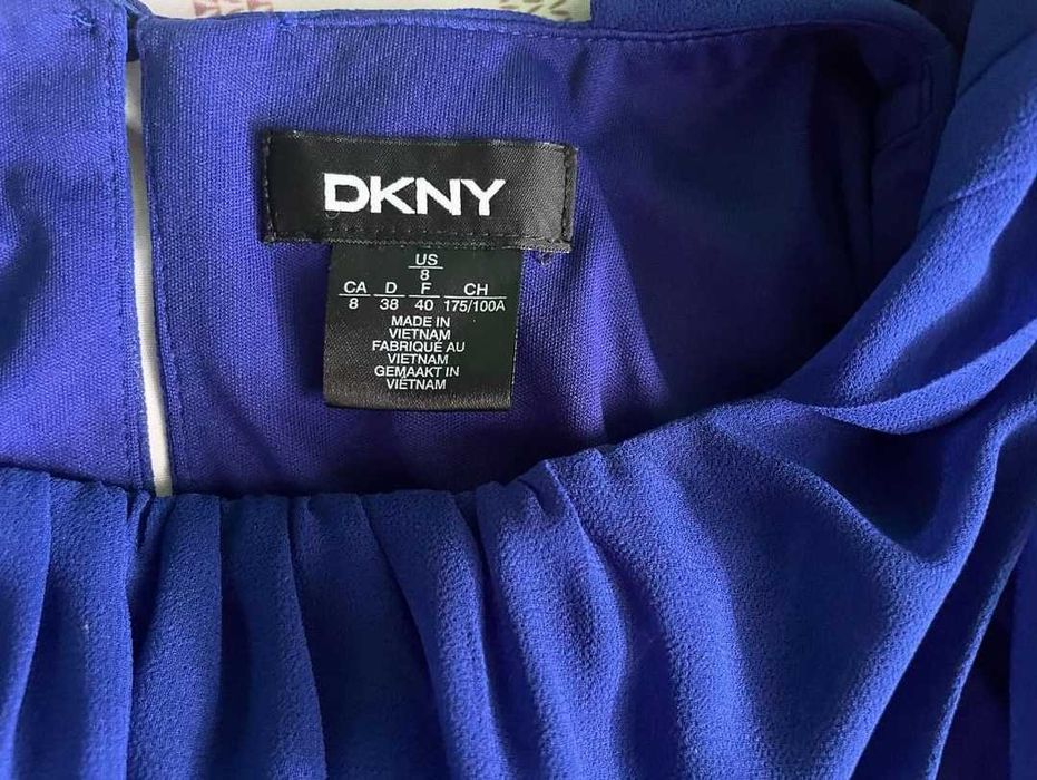 оригинална елегантна рокля DKNY