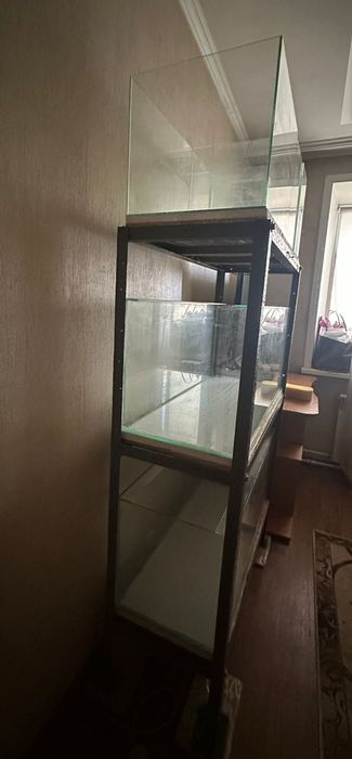 Продаю стойку с аквариумами.