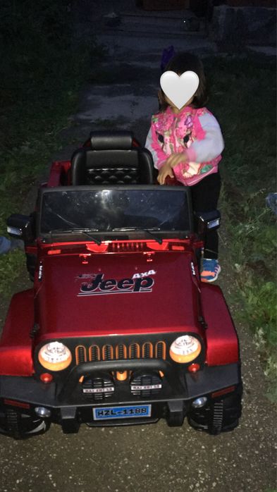 Продам машину детскую