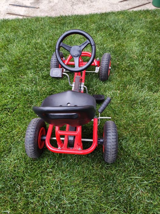 Cart cu pedale pentru copii cu varsta intre 2-6 ani,roti din cauciuc cu camera,scaun reglabil