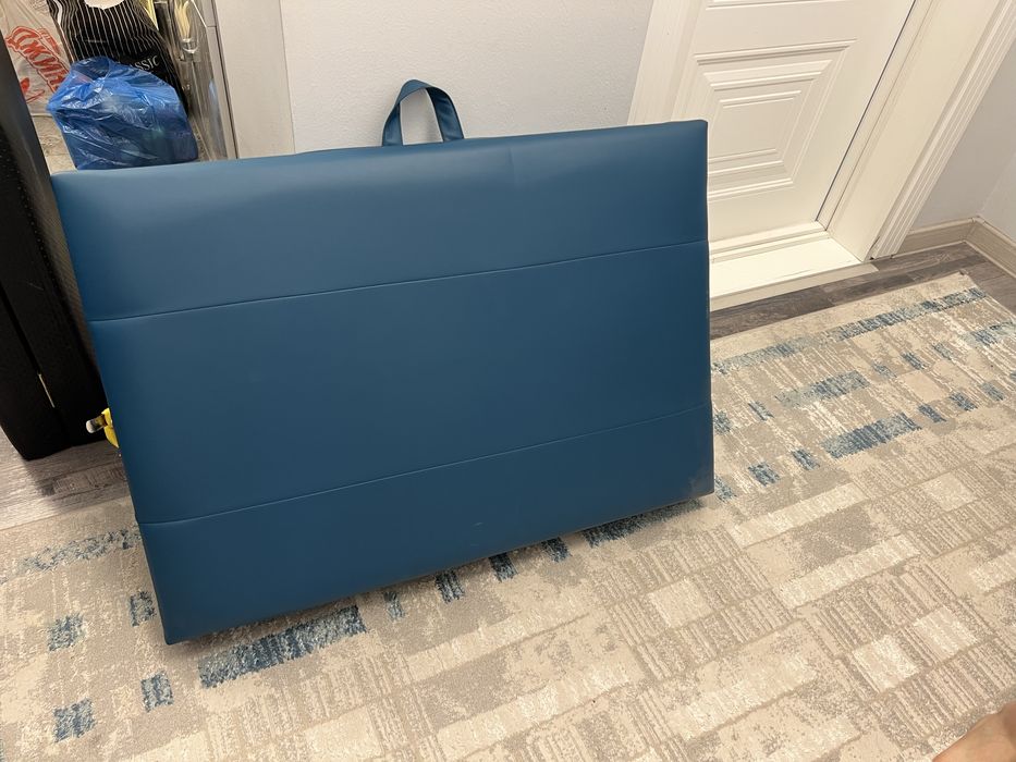 Кушетка б/у почти новая