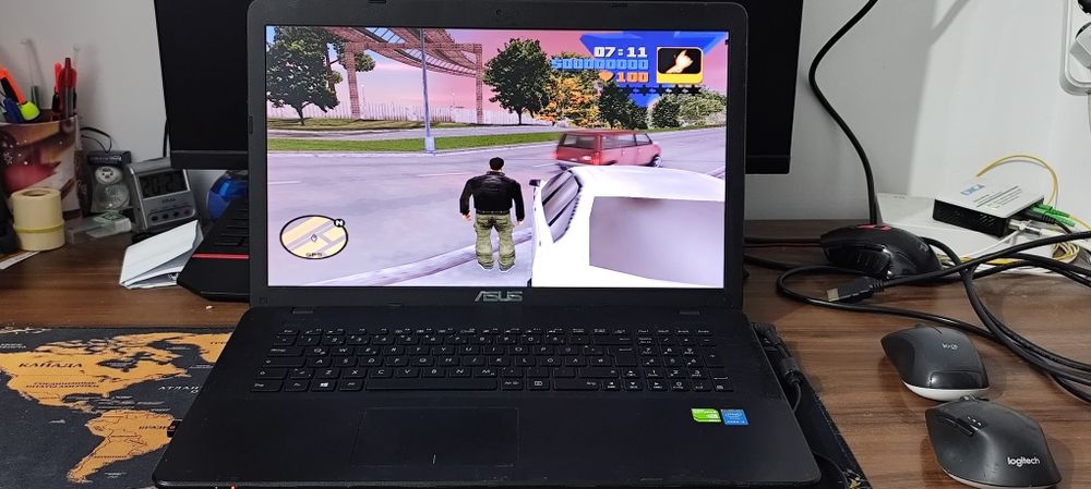 Vând laptop i5 2.400 Ghz 8 GB ram SSD 250 GB  placă video dedicată 2 GB Nvidia
