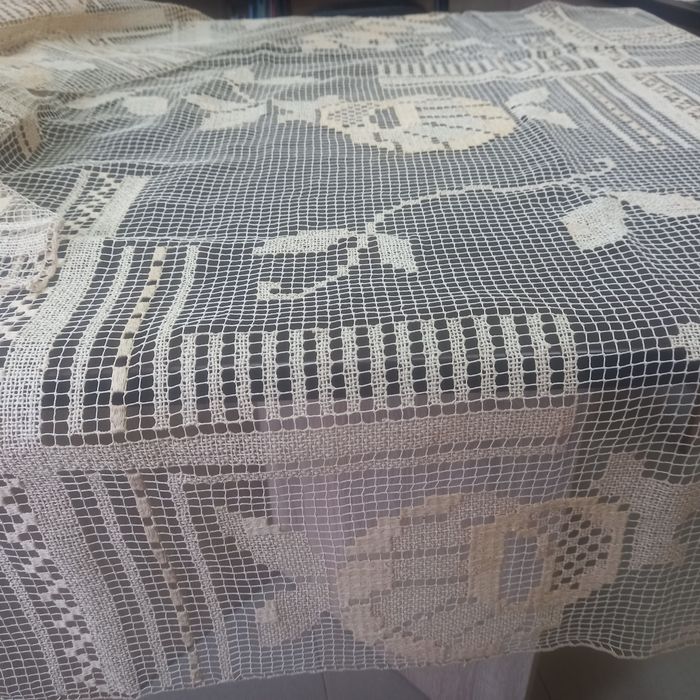 Плетена покривка за маса