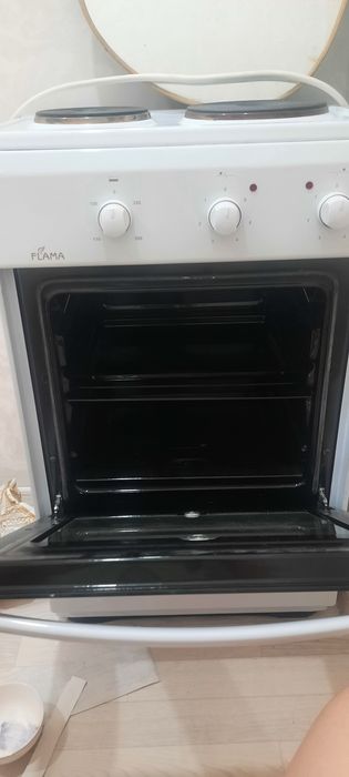 Продам электрискй  плита 2.ком  новый