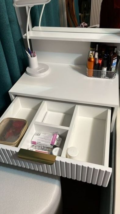 Столик зеркалом 59x39x147 см