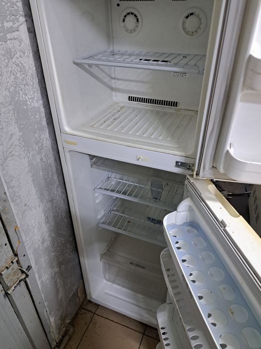Холодильник в хорошем рабочем состоянии