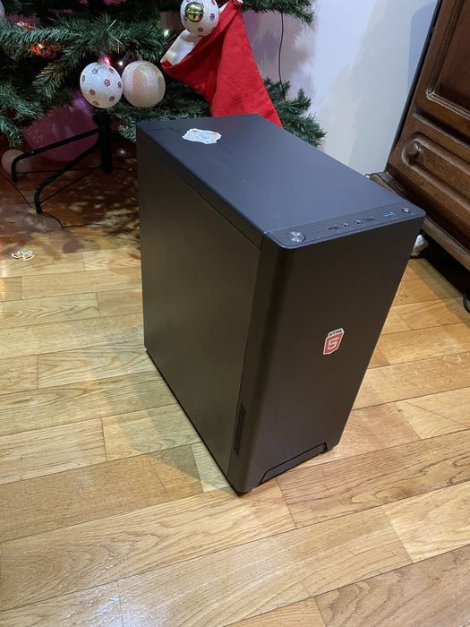 Pc Republic Of Gamers , ryzen 5 3600, 16gb ram, video 8gb , 2 tera