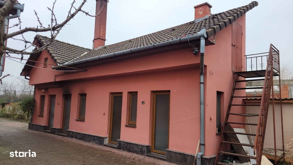 Imobil cu 3case:C1-3 nivele;C2-2nivele;C4-1 nivel;C3;C5;Piscina;Foisor