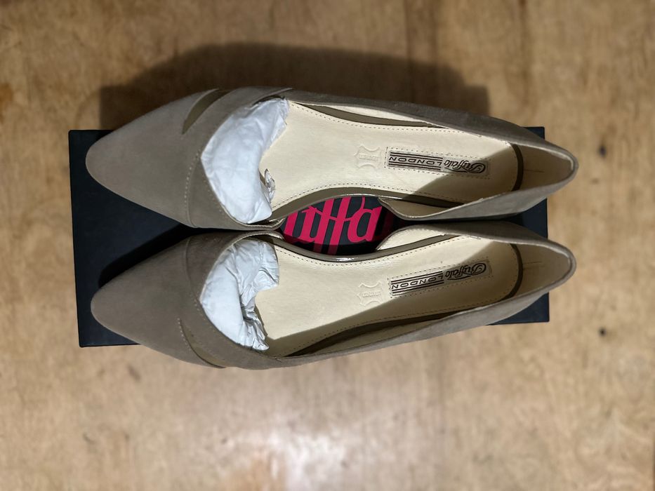 Продам туфли на плоской подошве