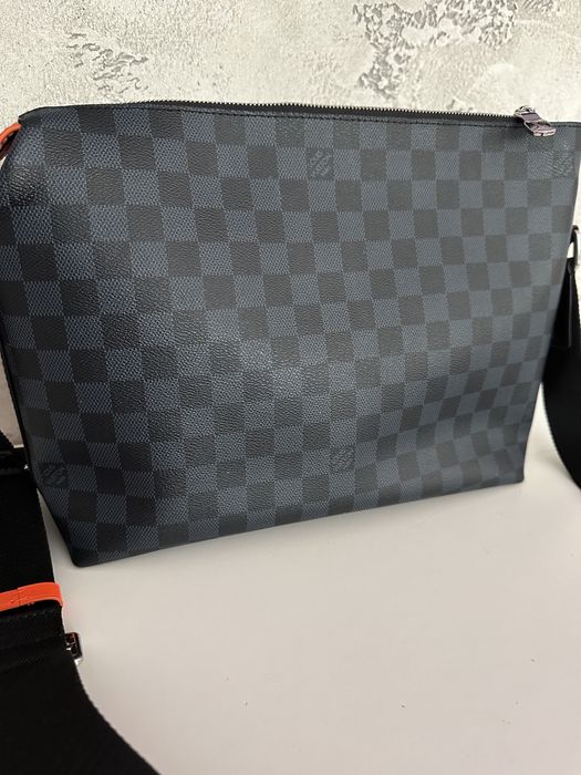 Чанта Louis Vuitton Discovery Limited edition