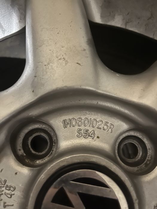 Джанти Volkswagen с нови зимни гуми 14 цола
