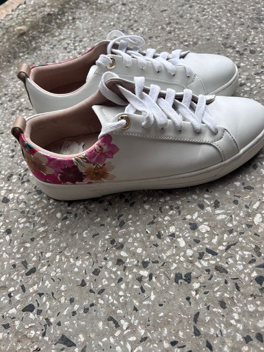 Бели сникърси Ted Baker