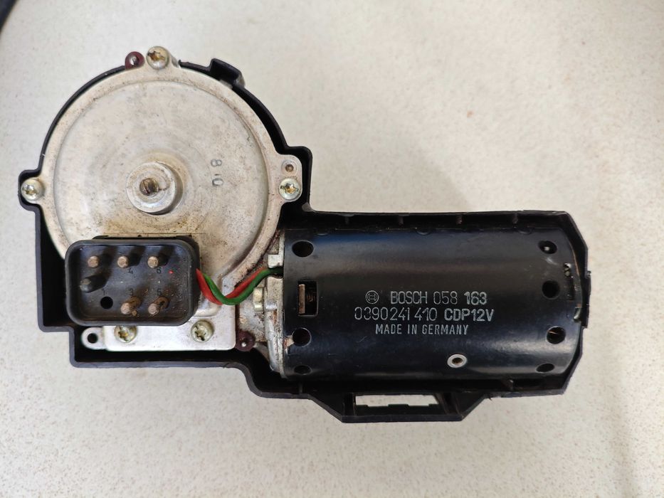 Моторче предна чистачка Mercedes W124