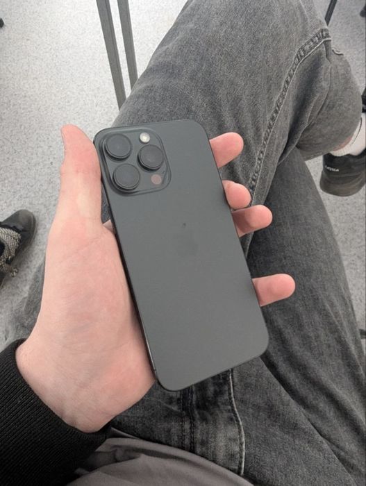 Обменяю айфон 15 про макс 256гб 90акб