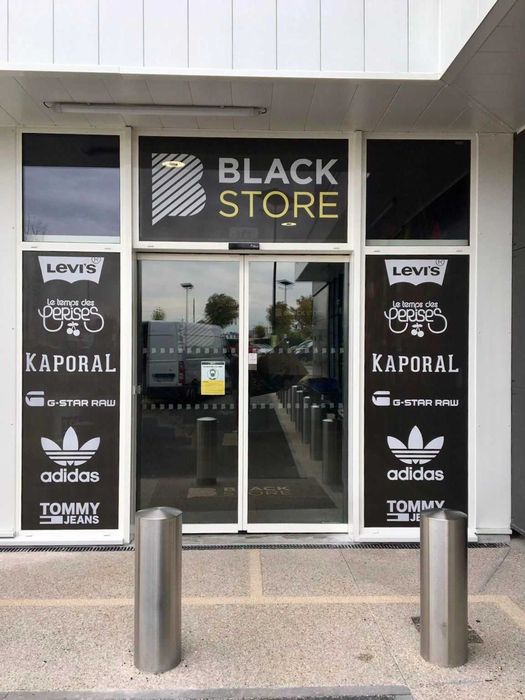 Oyna va devorlarga nakleyka yopishtirish Оклейка окон наклейками