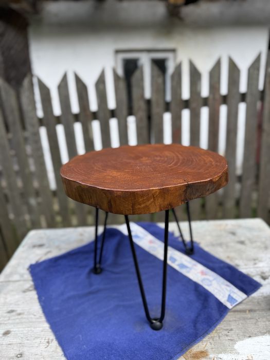 Măsuță noptieră rustică din lemn masiv – unicat, handmade