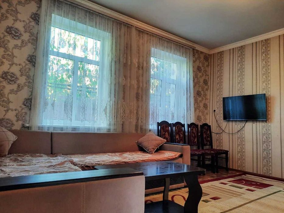 Продаю дом,  4 комнаты, в центре